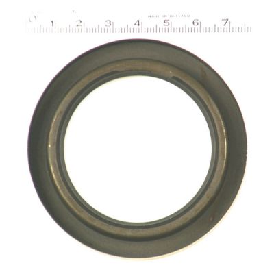 905120 - James, oil seal transmission mainshaft. Single lip